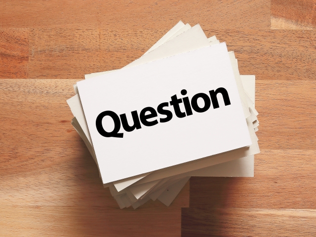 質問のカードの束